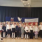uroczystość z okazji 11 listopada 
udział w akcji ,,Szkoła do hymnu