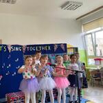 let's sing together